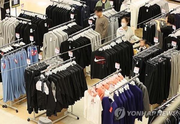 韩国的零售额20年来首次下降