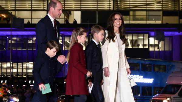 Louis' Adorable Prank On Charlotte At His First Christmas Concert Has Us In Stitches