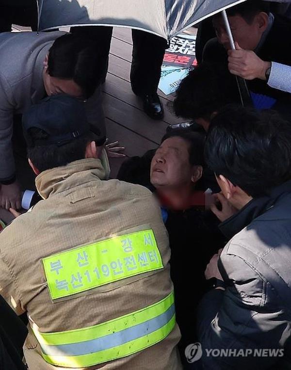(6日)在釜山被袭击的李代表被空运到汉城医院接受手术