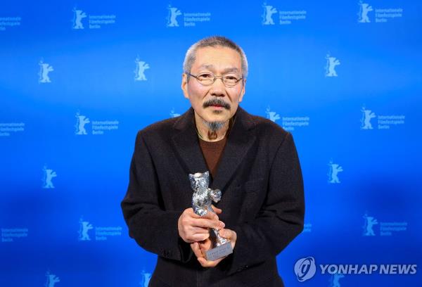 韩国导演洪导演凭借新片《旅行者的需要》获得银熊奖评审团大奖