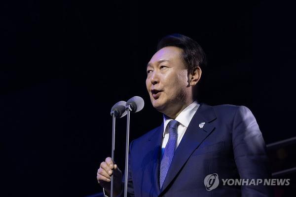 尹永宽表示：“对中小企业的劳动安全法律宽限期未能通过表示遗憾