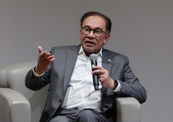 安瓦尔说，错误信息是一个迅速发展的危机