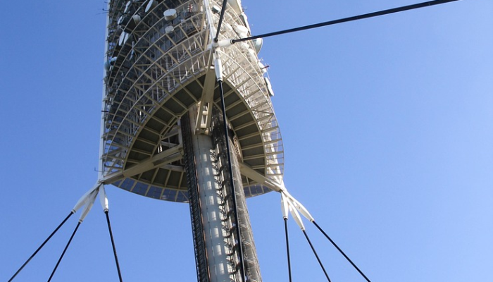 高耸入云的新塔楼表明，天空仍然是这座城市的极限