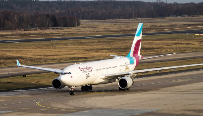 班加罗尔：香料航空公司让250名乘客等了12个小时才登上孟买航班，他们失去了冷静