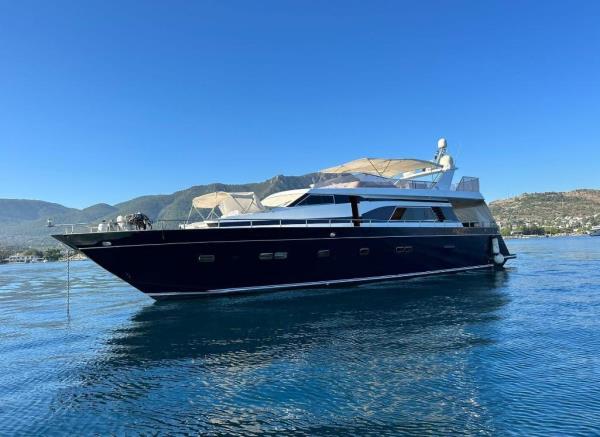 Smugglers use luxury yachts to transport migrants amid increasing raids