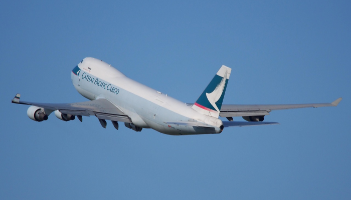 【英国空姐疫情最新消息,英国航空空姐照片】