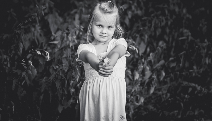 梅根·马克尔在加冕典礼上穿着他的礼物向查尔斯国王致敬? 梅根·马克尔在加冕典礼上穿着他的礼物向查尔斯国王致敬?