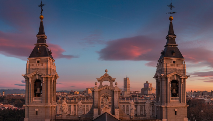 数千人在马德里抗议加泰罗尼亚大赦法案 数千人在马德里抗议加泰罗尼亚大赦法案