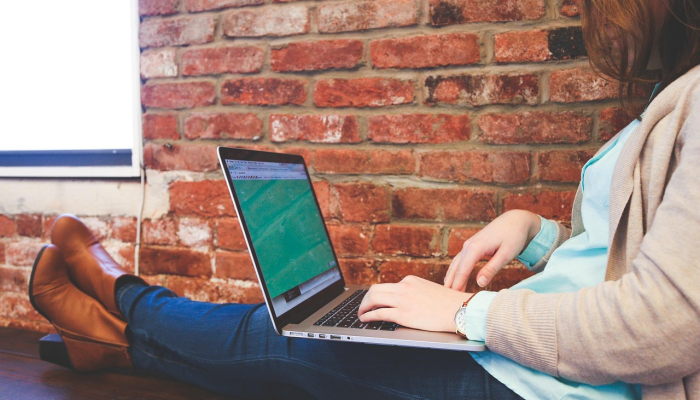 据报道,坎耶·维斯特告诉工作人员,他在策划Yeezy秀时受到了“光头党和纳粹分子”的启发 据报道,坎耶·维斯特告诉工作人员,他在策划Yeezy秀时受到了“光头党和纳粹分子”的启发