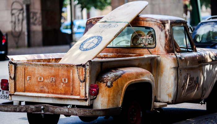 Bajaj Chetak Urbane价格,充电时间,其他450S范围,功能 Bajaj Chetak Urbane价格,充电时间,其他450S范围,功能