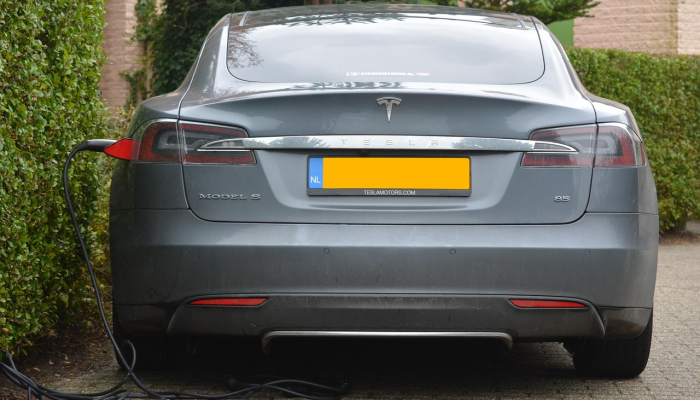 Bajaj Chetak Urbane价格,充电时间,其他450S范围,功能 Bajaj Chetak Urbane价格,充电时间,其他450S范围,功能