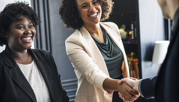 科学部长米歇尔·多尼兰结束三个月的产假归来