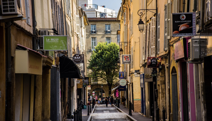 法国周末风暴过后,四人死亡,三人失踪 法国周末风暴过后,四人死亡,三人失踪