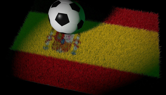 视频显示,西班牙足球教练似乎抓住了女助理的乳房 视频显示,西班牙足球教练似乎抓住了女助理的乳房