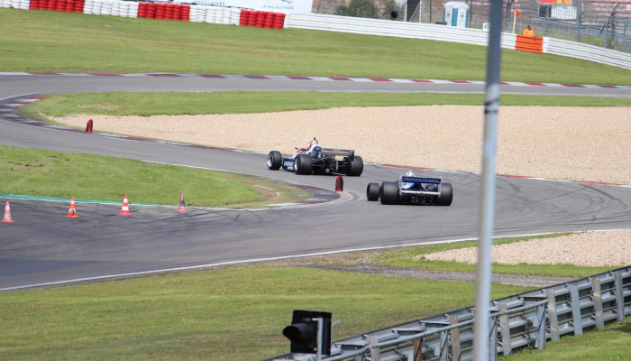 新西兰女子车手申请新F1车队被拒 新西兰女子车手申请新F1车队被拒