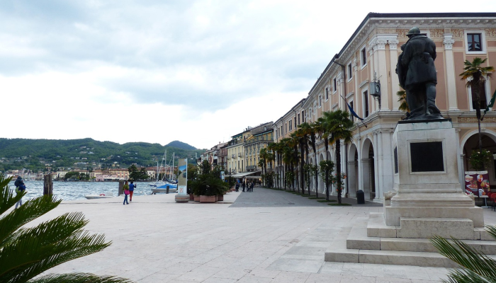 以色列-哈马斯战争：在约旦河西岸，“愤怒之日”转而反对巴勒斯坦权力机构