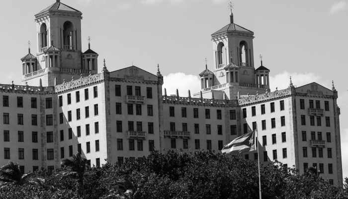 无家可归者住在英国繁忙环岛上的帐篷里,议会称这是“空的” 无家可归者住在英国繁忙环岛上的帐篷里,议会称这是“空的”