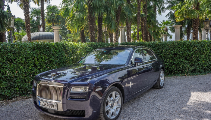 劳斯莱斯推出了世界上最昂贵的汽车La Rose Noire Droptail