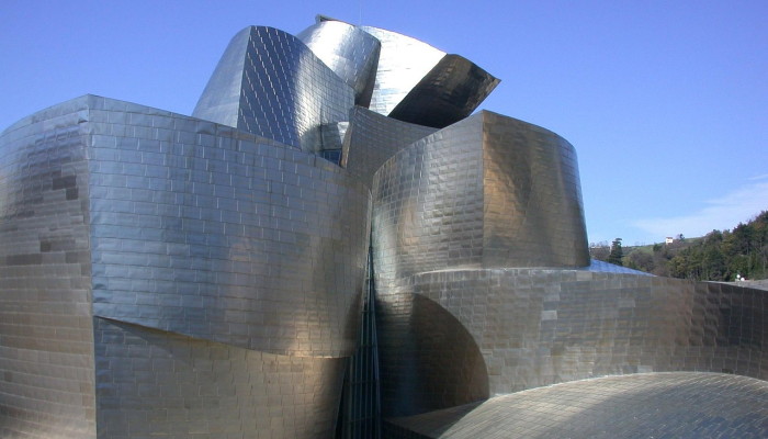 在洛杉矶市中心的迪斯尼音乐厅，毕业典礼上发生了一场打斗