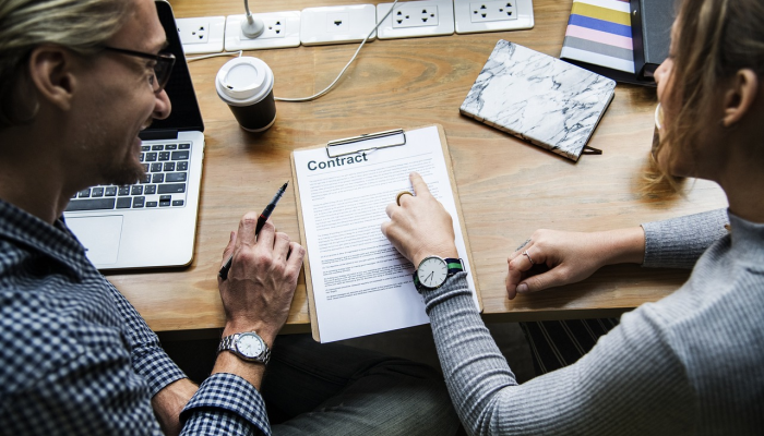 同事给了这位女士一些买彩票的建议,然后她中了密歇根州的头奖 同事给了这位女士一些买彩票的建议,然后她中了密歇根州的头奖