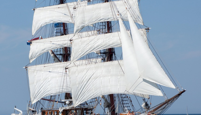 海滨小镇被“德国游轮和罗马尼亚卡车司机”占领 海滨小镇被“德国游轮和罗马尼亚卡车司机”占领