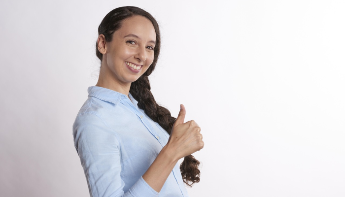 梅根·拉皮诺在职业生涯的最后一场比赛中受伤后蹒跚下场