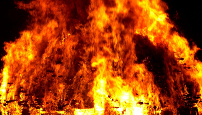 在约旦河西岸,一名巴勒斯坦男子在以色列炮火中受伤 在约旦河西岸,一名巴勒斯坦男子在以色列炮火中受伤