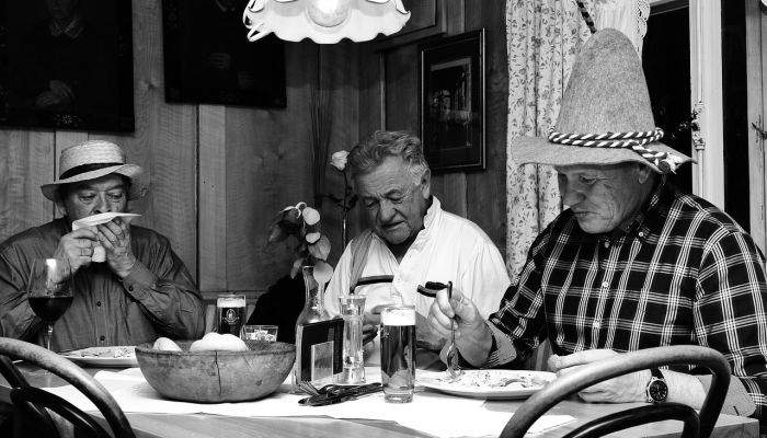 尼泊尔:地震造成至少119人死亡 尼泊尔:地震造成至少119人死亡