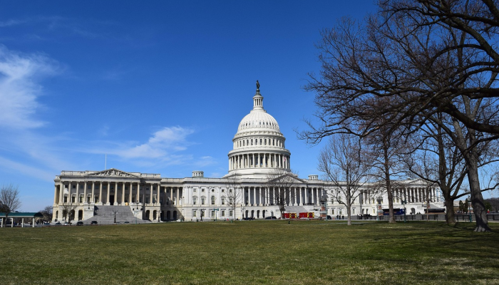 伊拉克总理强调长期改革和基础设施建设 伊拉克总理强调长期改革和基础设施建设