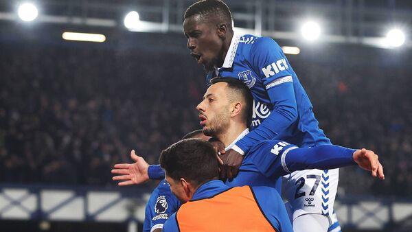 Everton climb out of bottom three with win over Newcastle